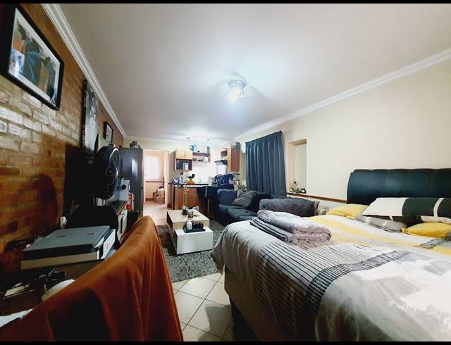 BEDROOM APARTMENT RENTED IN HALFWAY GARDENS